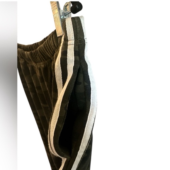 Bibi Joggers Track Pant Size XL Camo White Side Stripes Elastic Waistband NEW - Picture 6 of 12